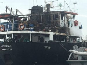 Kapal Aventador Yang Terbakar Di Perairan Pelabuhan Batu Ambon-Batam